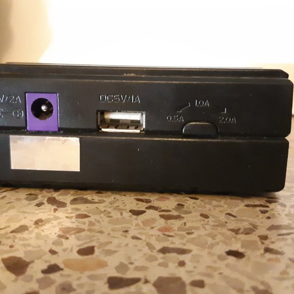 eFest LUC S2 LCD Universal Charger - Picture 5 of 9